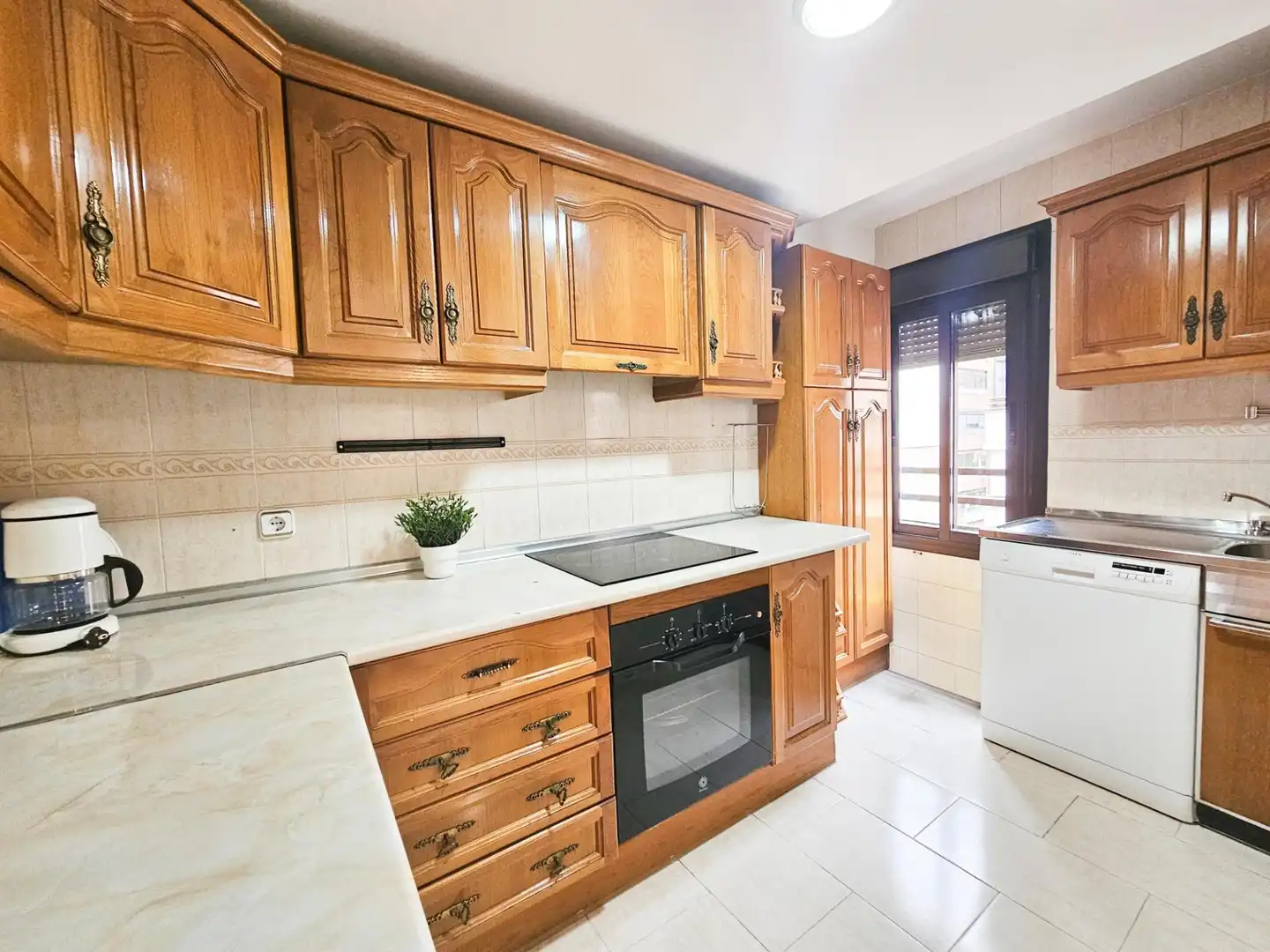 Küche von Wohnung zum Verkauf in Jaén mit Klimaanlage, Heizung und Terrasse