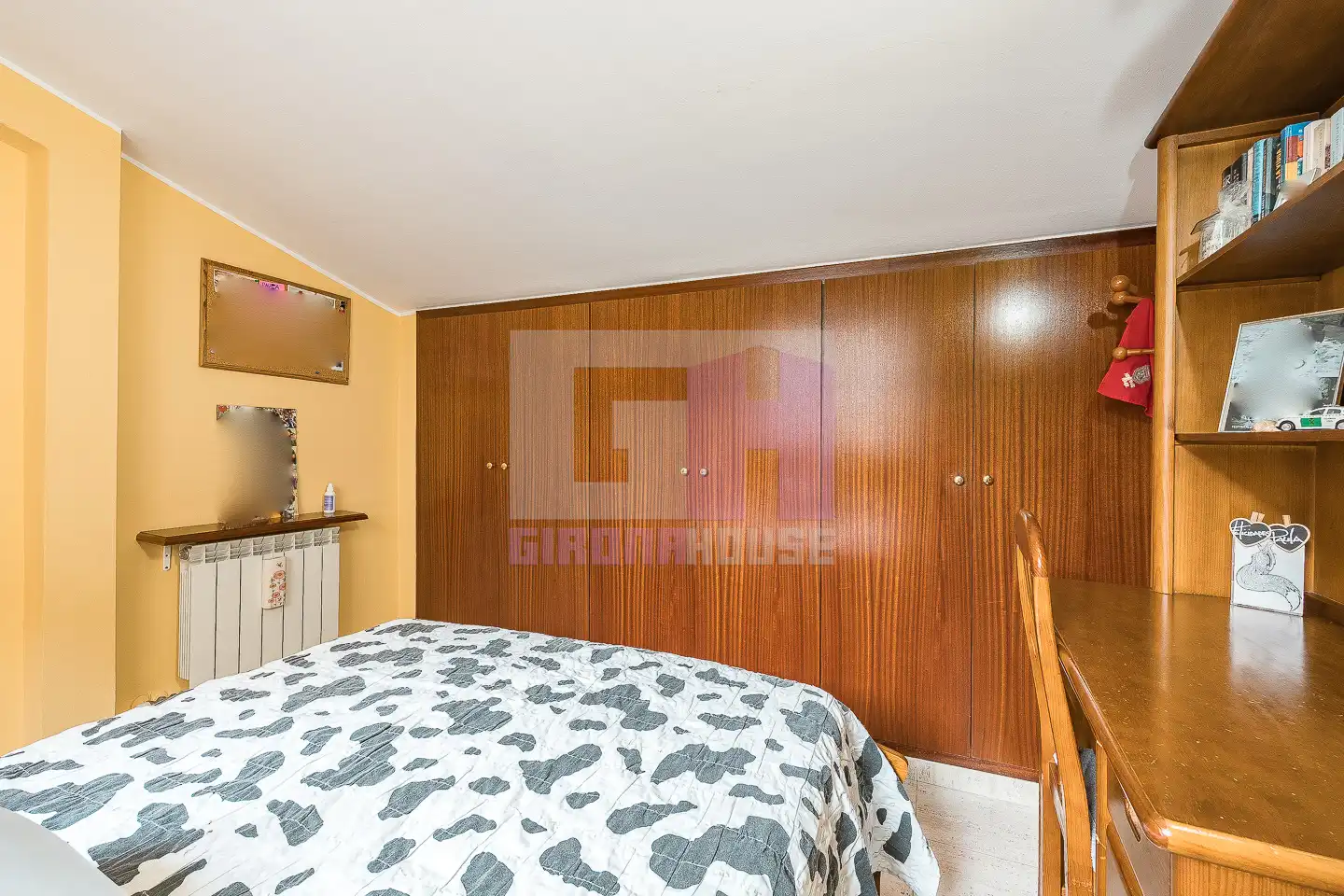 Habitación de Dúplex en venta en Salt con Calefacción, Terraza y Amueblado