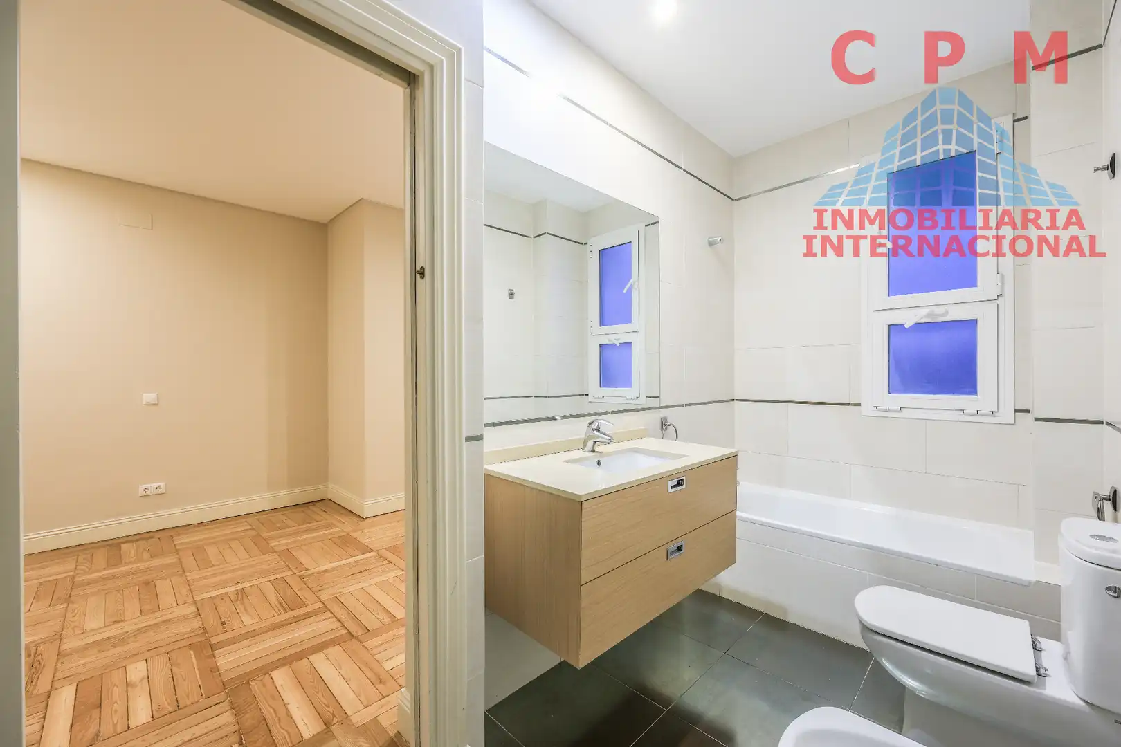 Bathroom of Flat for rent in Madrid  with Air Conditioner, Heating and Parquet flooring
