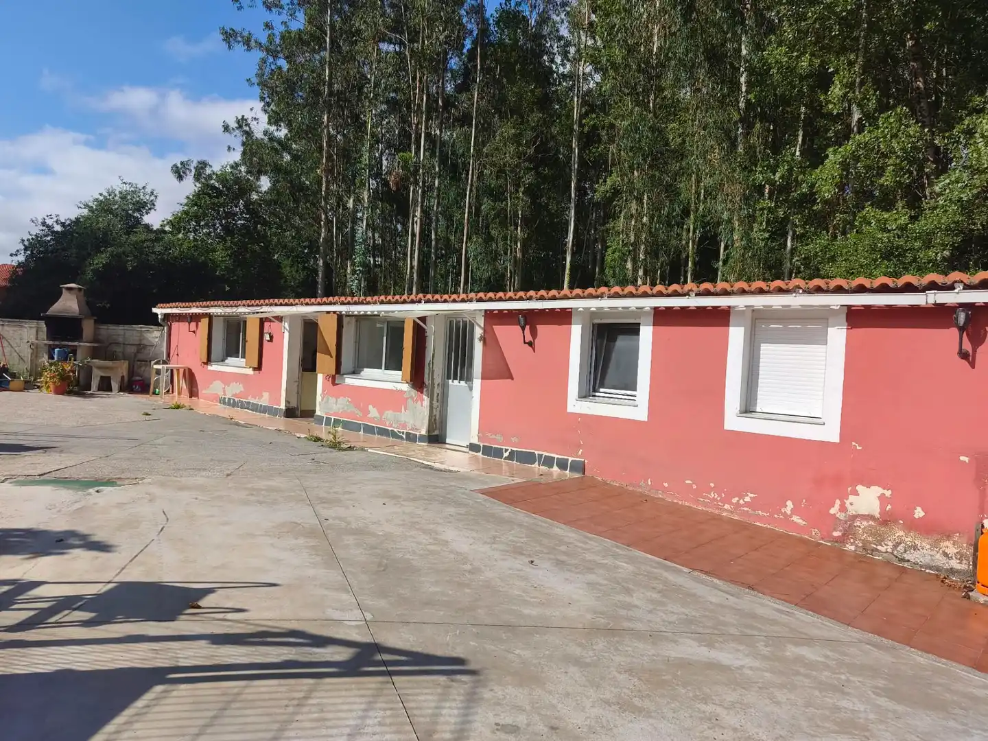 Vista exterior de Casa o xalet en venda en Carballo amb Calefacció, Jardí privat i Terrassa