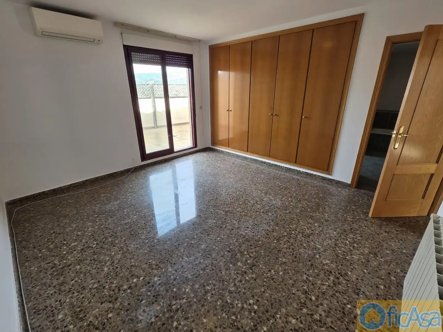 Habitación de Ático en venta en Castellón de la Plana / Castelló de la Plana con Aire acondicionado, Calefacción y Terraza