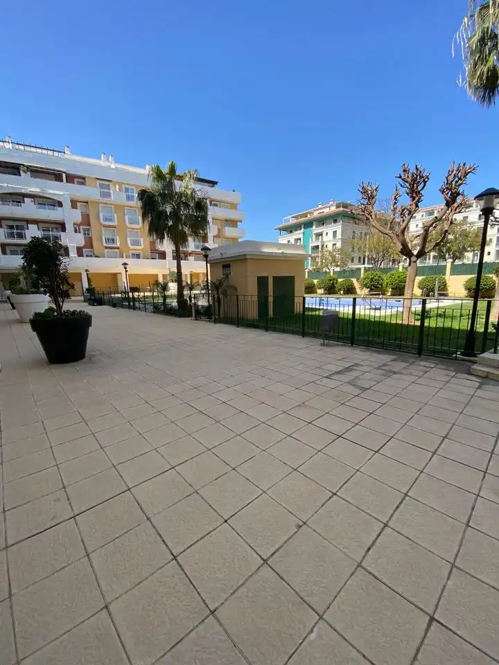 Vista exterior de Pis en venda en Vélez-Málaga amb Terrassa, Traster i Piscina comunitària