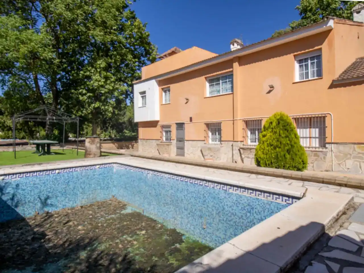 Piscina de Pis en venda en Baeza amb Aire condicionat, Jardí privat i Traster