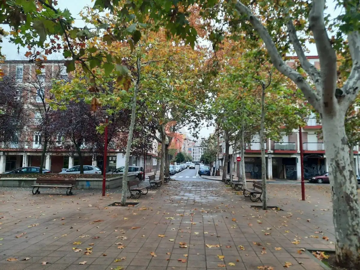 Vista exterior de Local de lloguer en Valladolid amb Aire condicionat