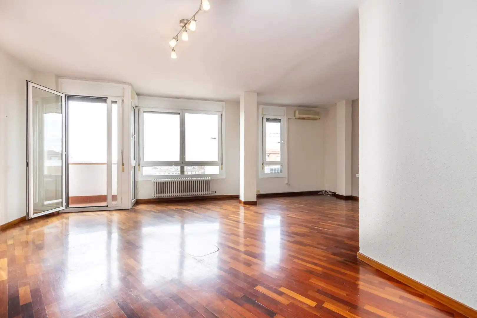 Living room of Attic for sale in Sabadell  with Air Conditioner, Heating and Parquet flooring