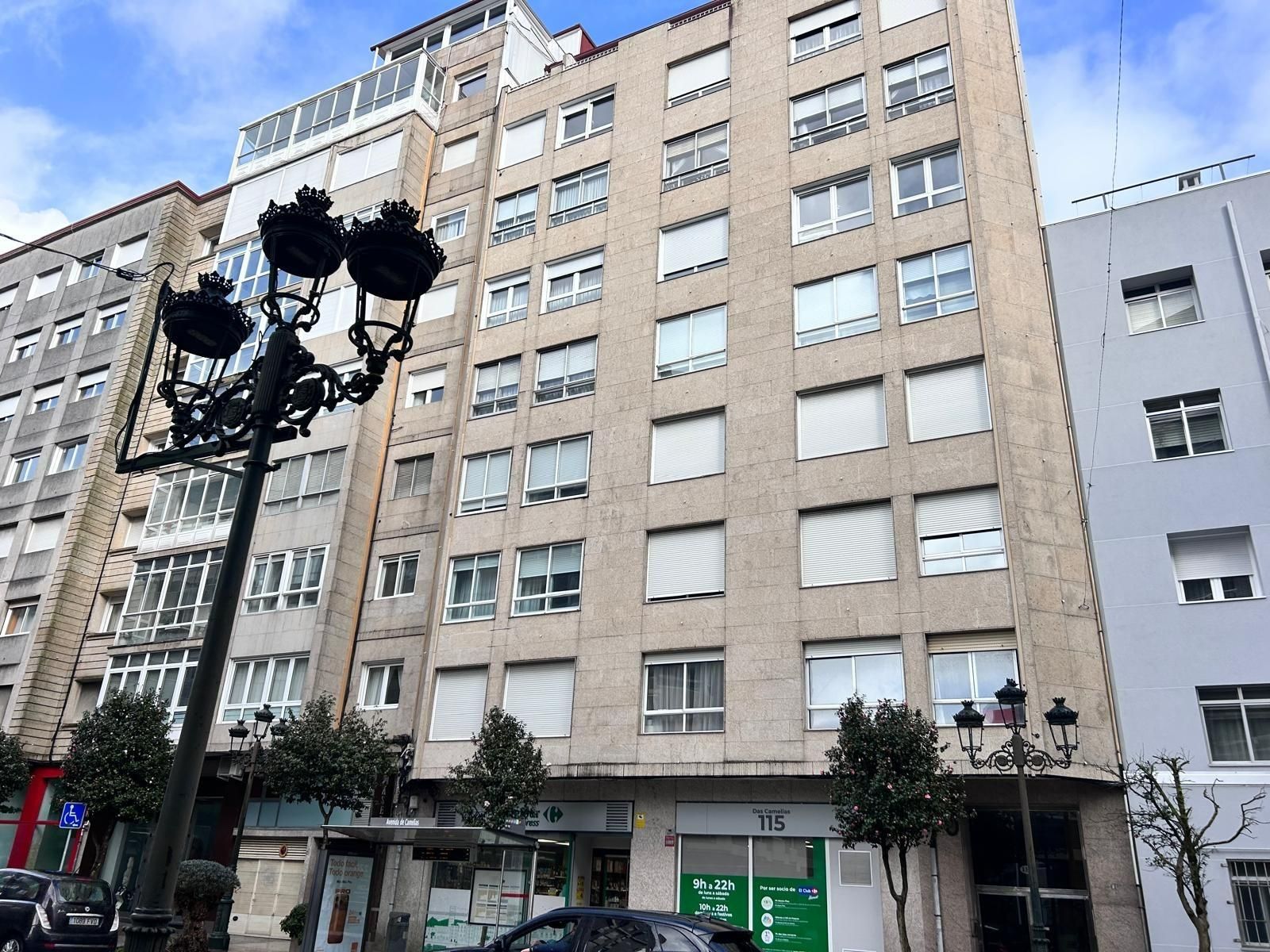 Vista exterior de Pis en venda en Vigo  amb Jardí privat