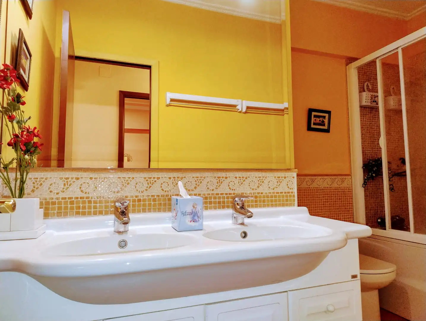 Bathroom of Flat for rent in Santiago de Compostela   with Heating, Furnished and Oven