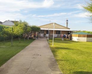 Jardí de Casa o xalet en venda en Castellanos de Villiquera amb Terrassa i Piscina