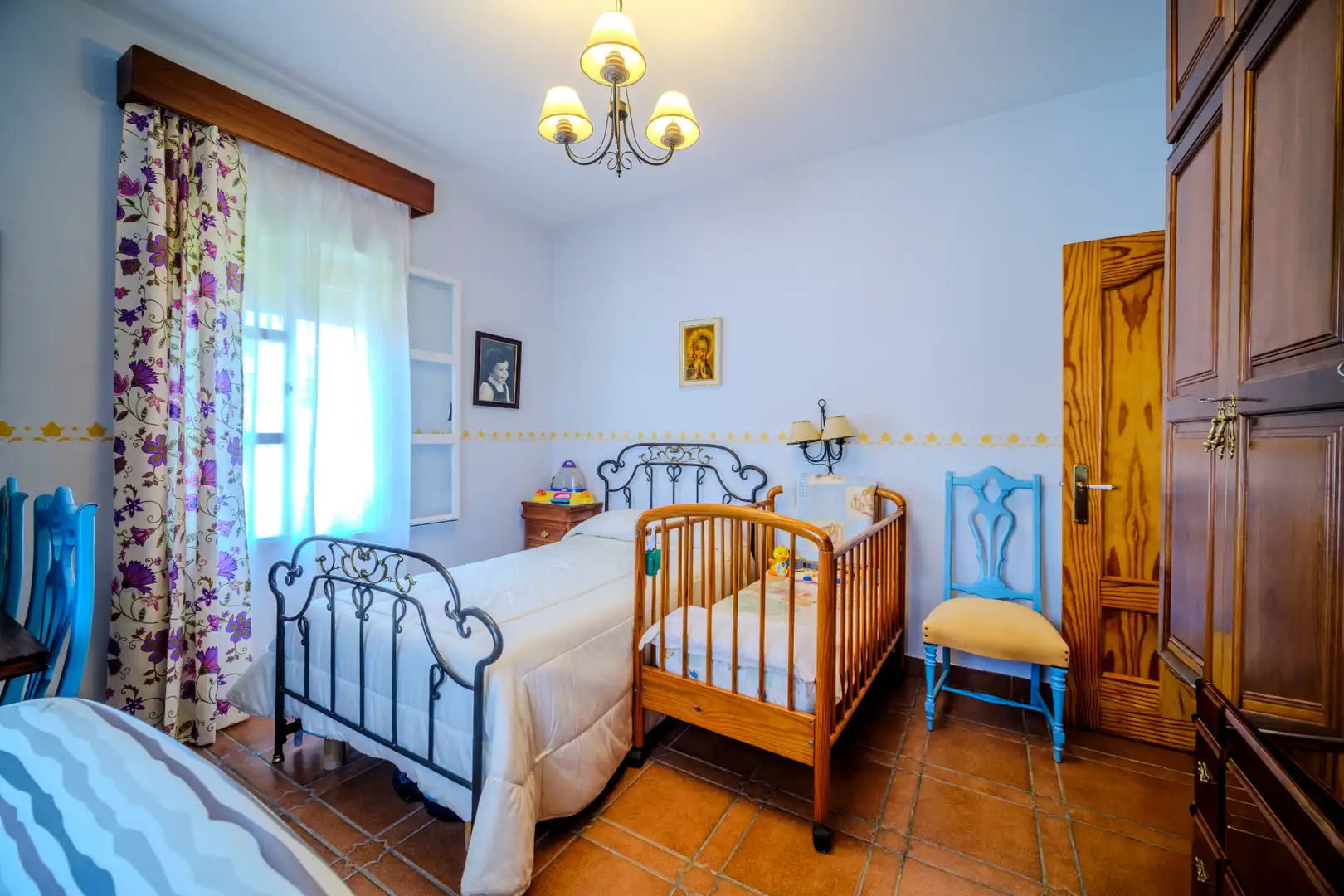 Dormitori de Casa o xalet en venda en Montequinto amb Jardí privat, Terrassa i Moblat