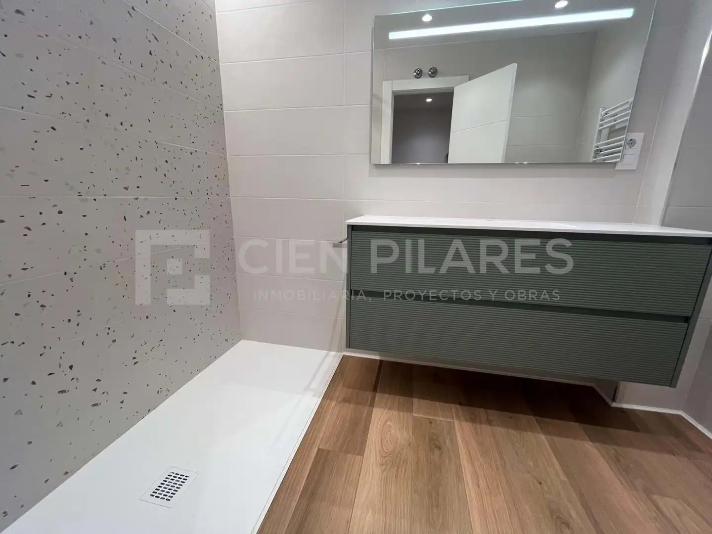 Room in C/ SAN ANTON, Gran Via