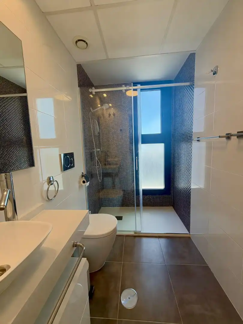 Baño de Apartamento en venta en Torrevieja con Aire acondicionado, Calefacción y Terraza