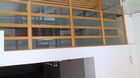 Amplio local de dos niveles en venta Santander