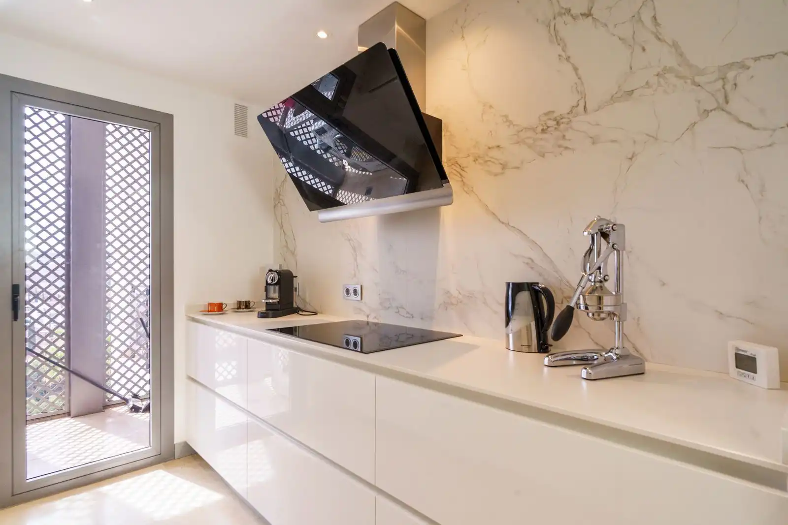 Küche von Wohnung zum Verkauf in Benahavís mit Terrasse, Abstellraum und Möbliert