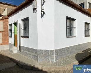 Vista exterior de Casa adosada en venda en Tordesillas amb Terrassa, Traster i Moblat