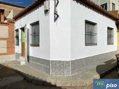 Exterior view of Single-family semi-detached for sale in Tordesillas  with Terrace, Storage room and Furnished