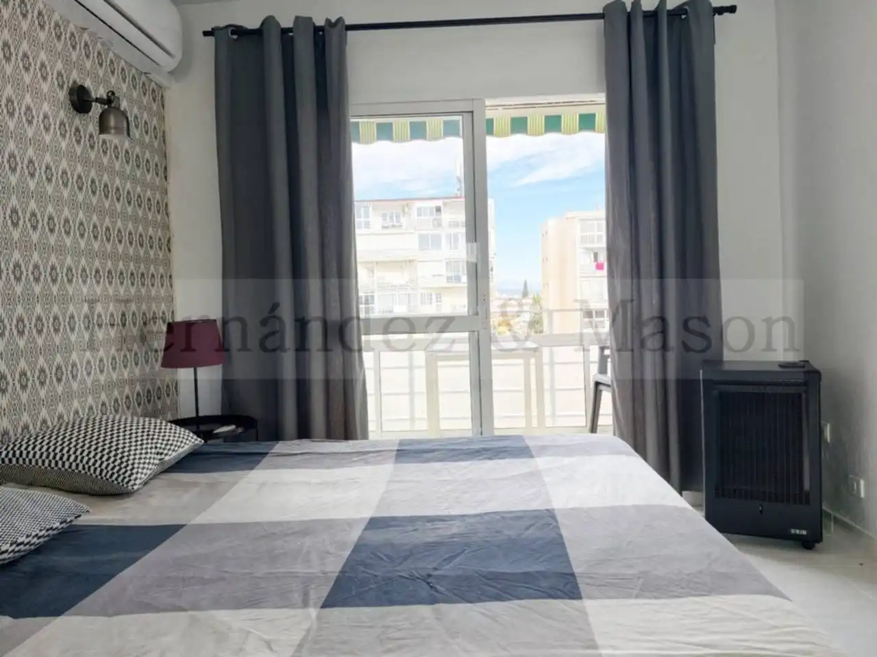 Dormitori de Apartament en venda en Benalmádena amb Aire condicionat, Terrassa i Moblat
