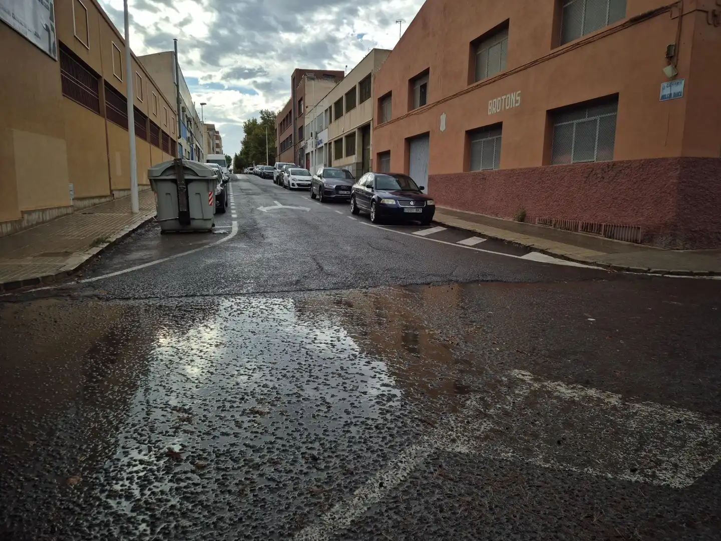 Außenansicht von Fabrikhallen zur Miete in Elche / Elx