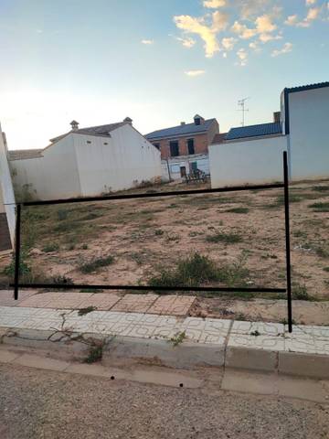 Terreno residencial en Venta en Calle Miguel de Unamuno en Iniesta