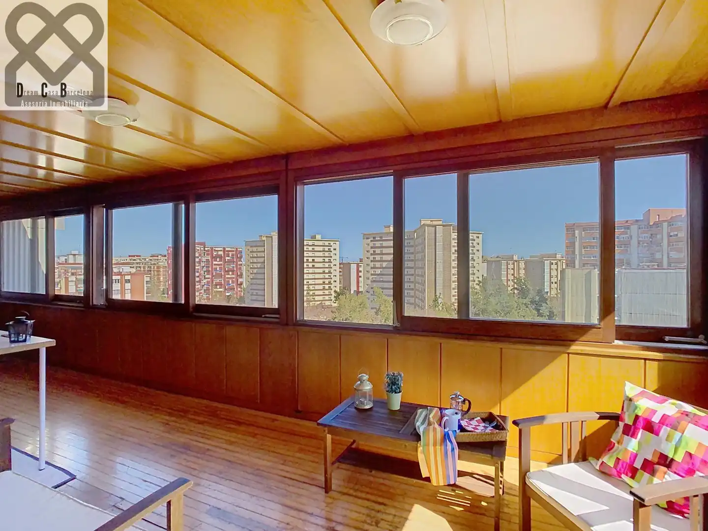 Wohnzimmer von Dachboden zum Verkauf in Barcelona mit Heizung und Terrasse