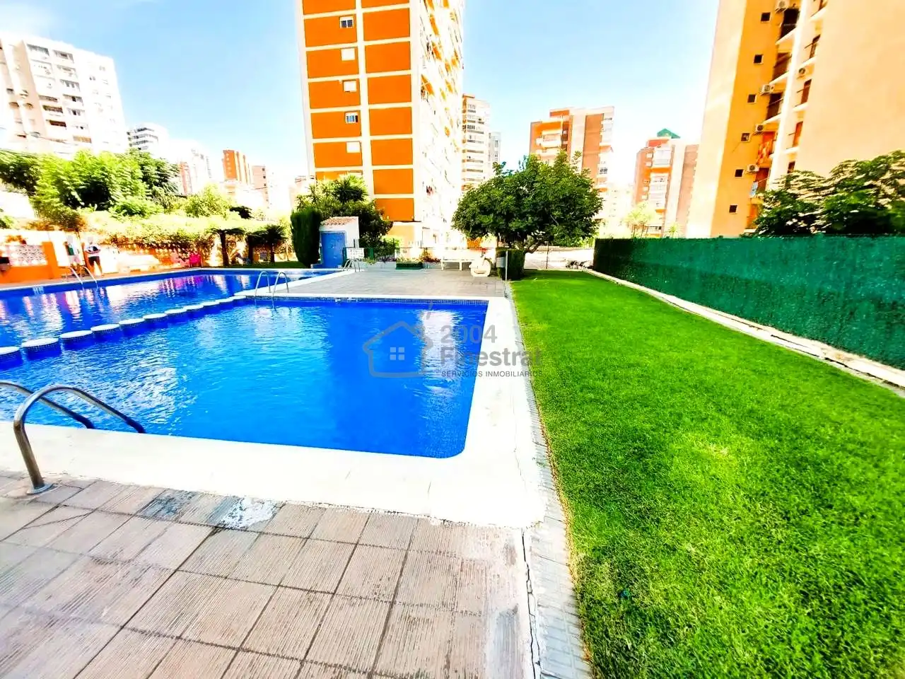 Piscina de Pis en venda en Benidorm amb Aire condicionat, Terrassa i Moblat