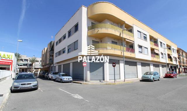 Local comercial en Alquiler en Catral