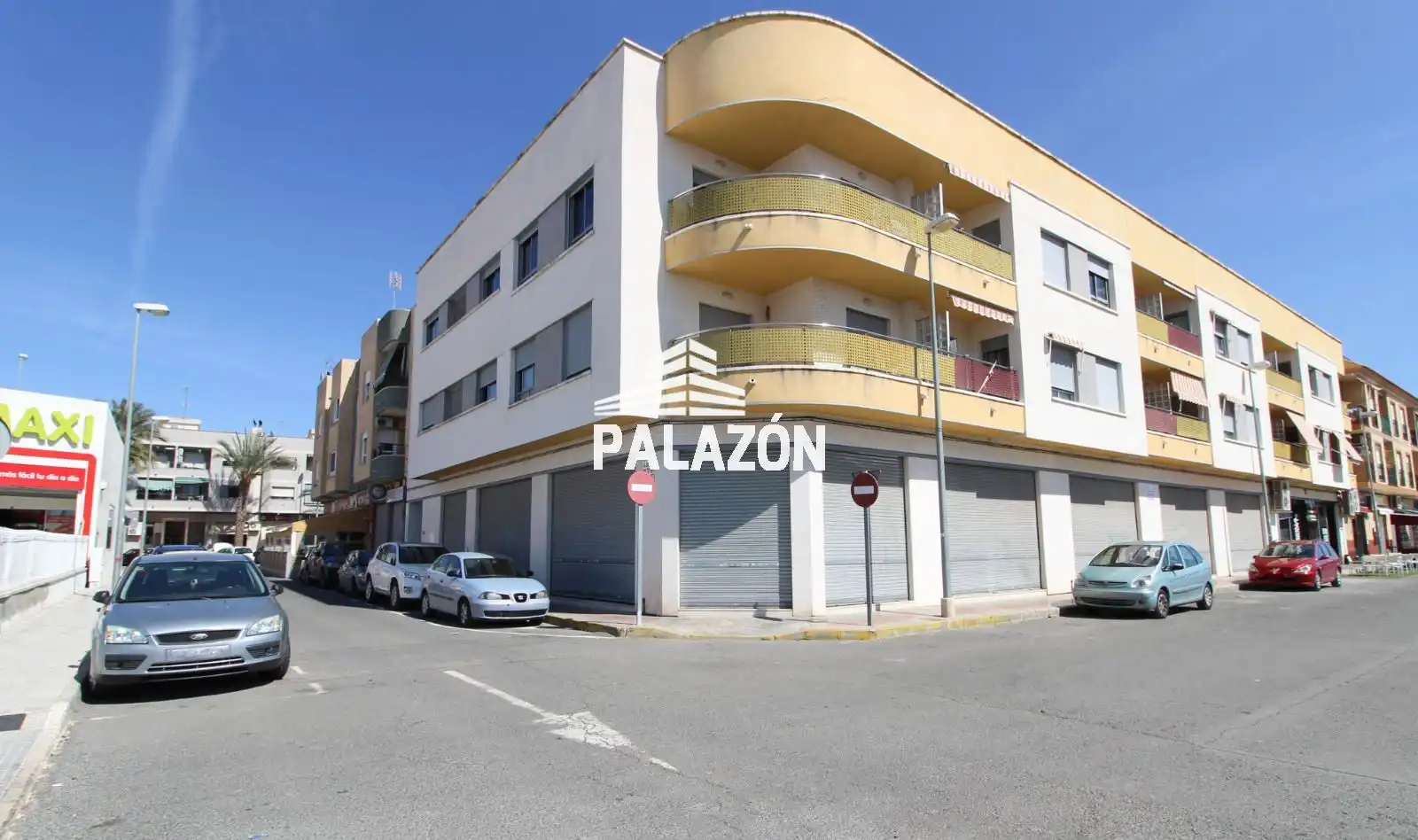 Locale commerciale in affitto a Catral