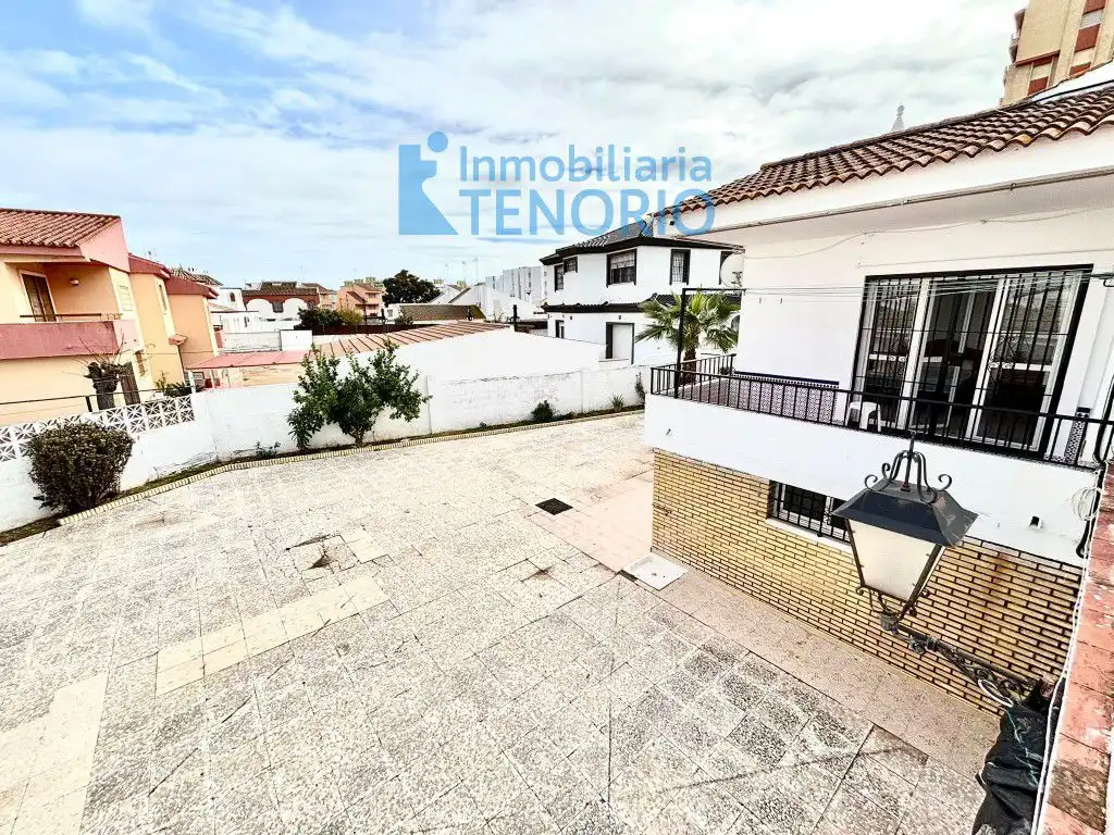 Vista exterior de Casa o xalet en venda en La Antilla amb Terrassa i Traster