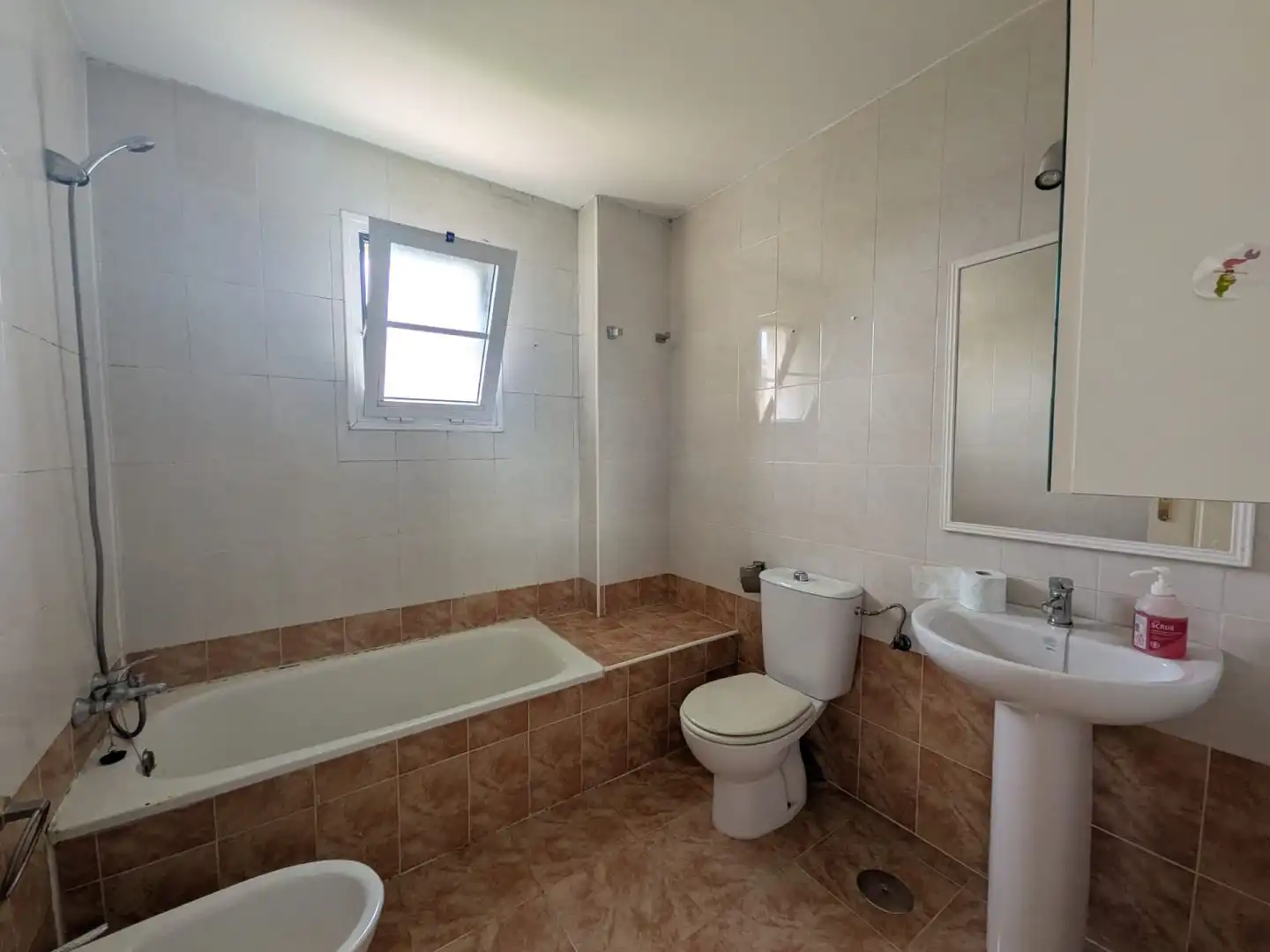 Baño de Casa adosada en venta en Aznalcázar con Aire acondicionado y Terraza