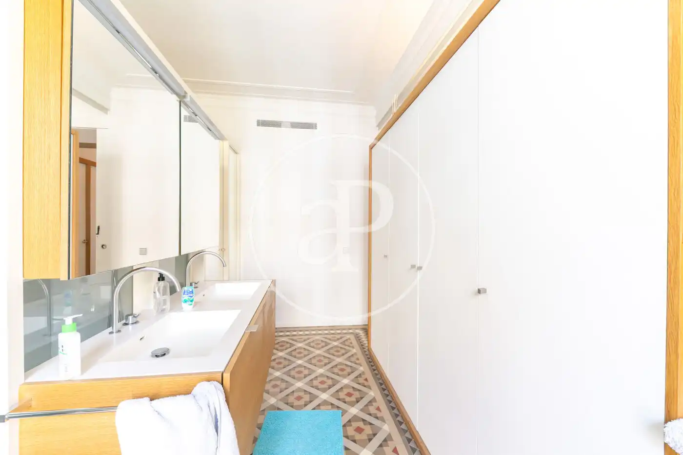 Baño de Piso de alquiler en Barcelona con Aire acondicionado, Calefacción y Amueblado