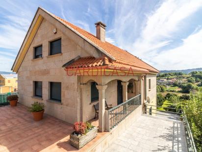 Vista exterior de Casa o xalet en venda en Vigo  amb Calefacció, Jardí privat i Parquet