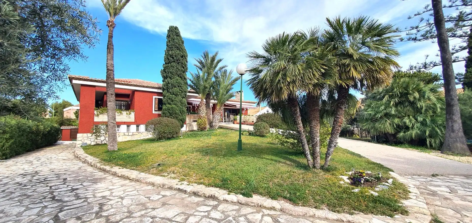 Vista exterior de Casa o xalet en venda en Sant Joan d'Alacant amb Aire condicionat, Calefacció i Jardí privat
