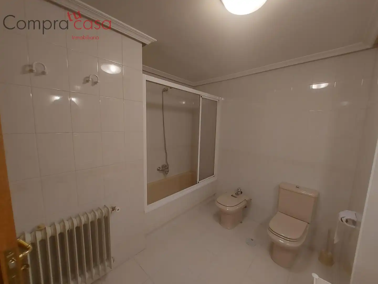 Baño de Piso para compartir en Segovia con Calefacción, Terraza y Amueblado