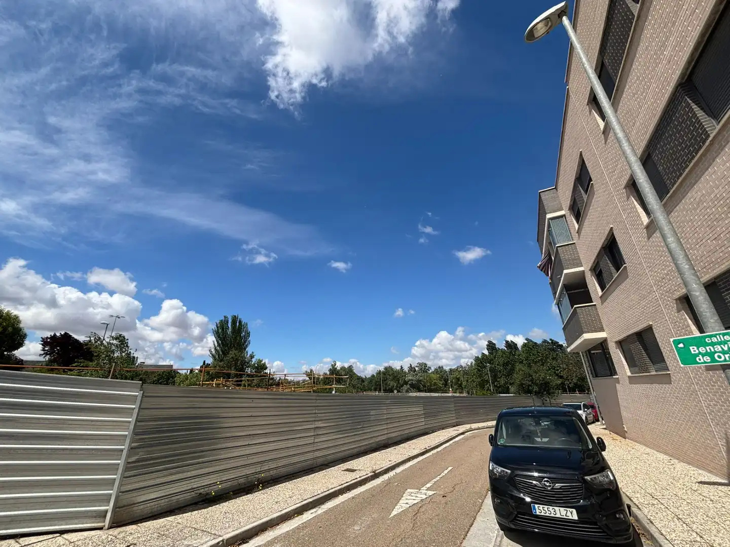 Vista exterior de Edifici en venda en Cadrete amb Alarma i Piscina comunitària