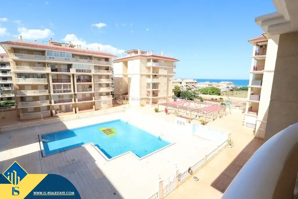 Pis amb piscina en venda a La Mata