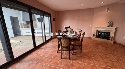 Casa con patio, garaje y  piscina