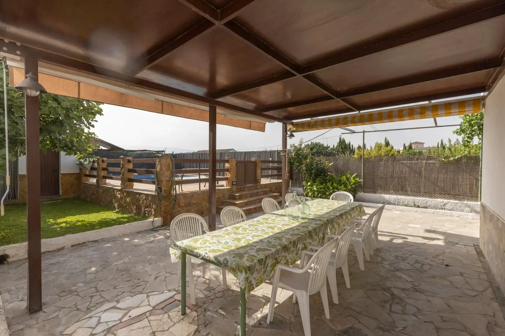 Terrassa de Finca rústica en venda en Pinos Puente amb Jardí privat, Traster i Piscina