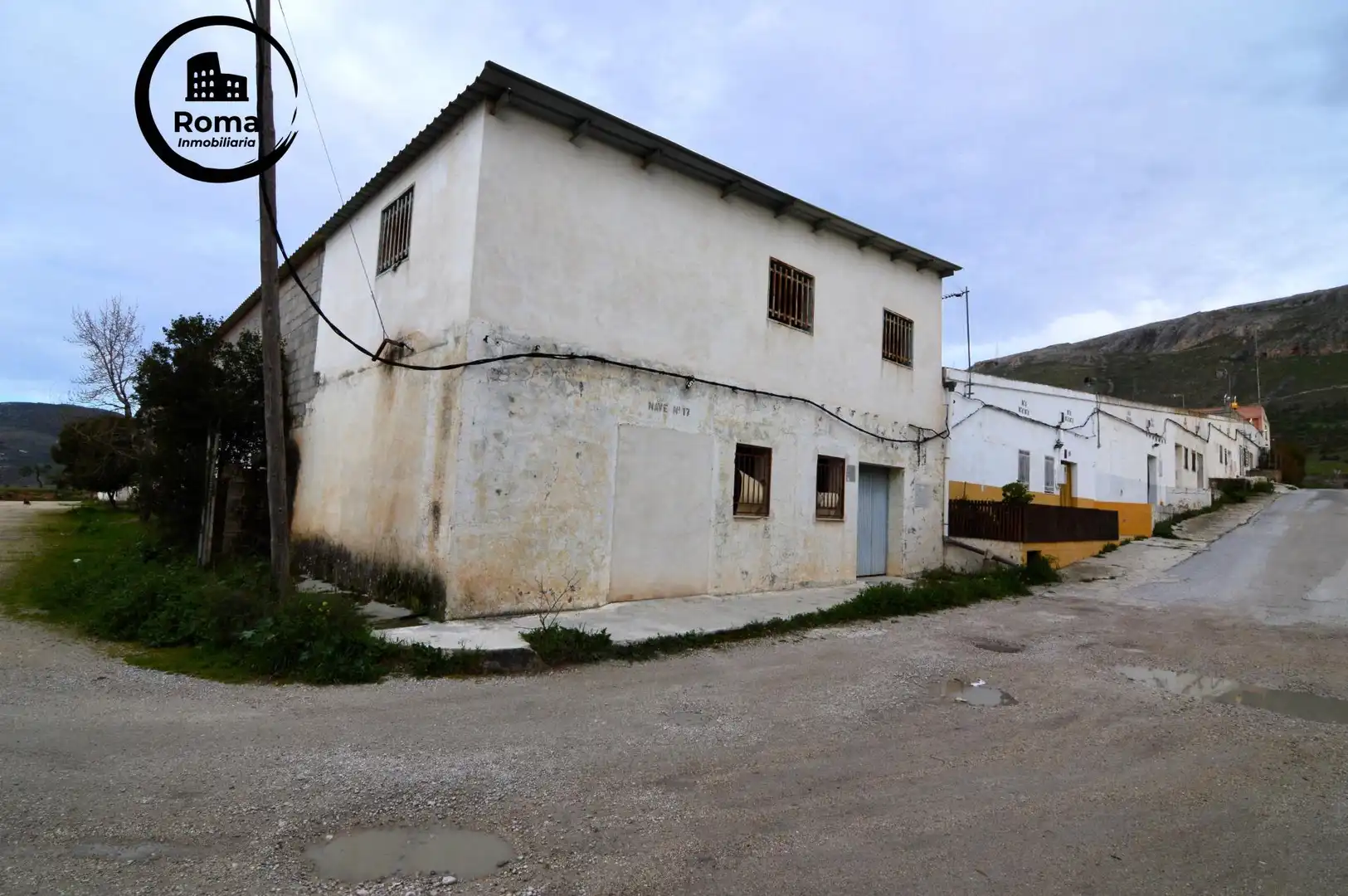 Vista exterior de Nau industrial en venda en Loja
