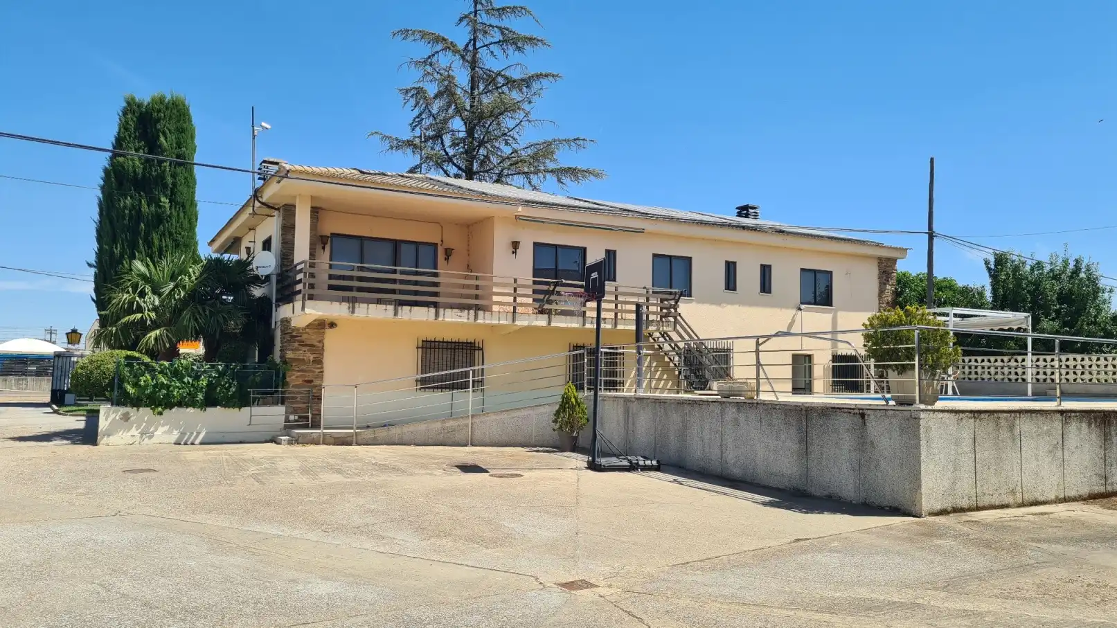 Vista exterior de Casa o xalet en venda en Zamora Capital  amb Calefacció, Jardí privat i Terrassa