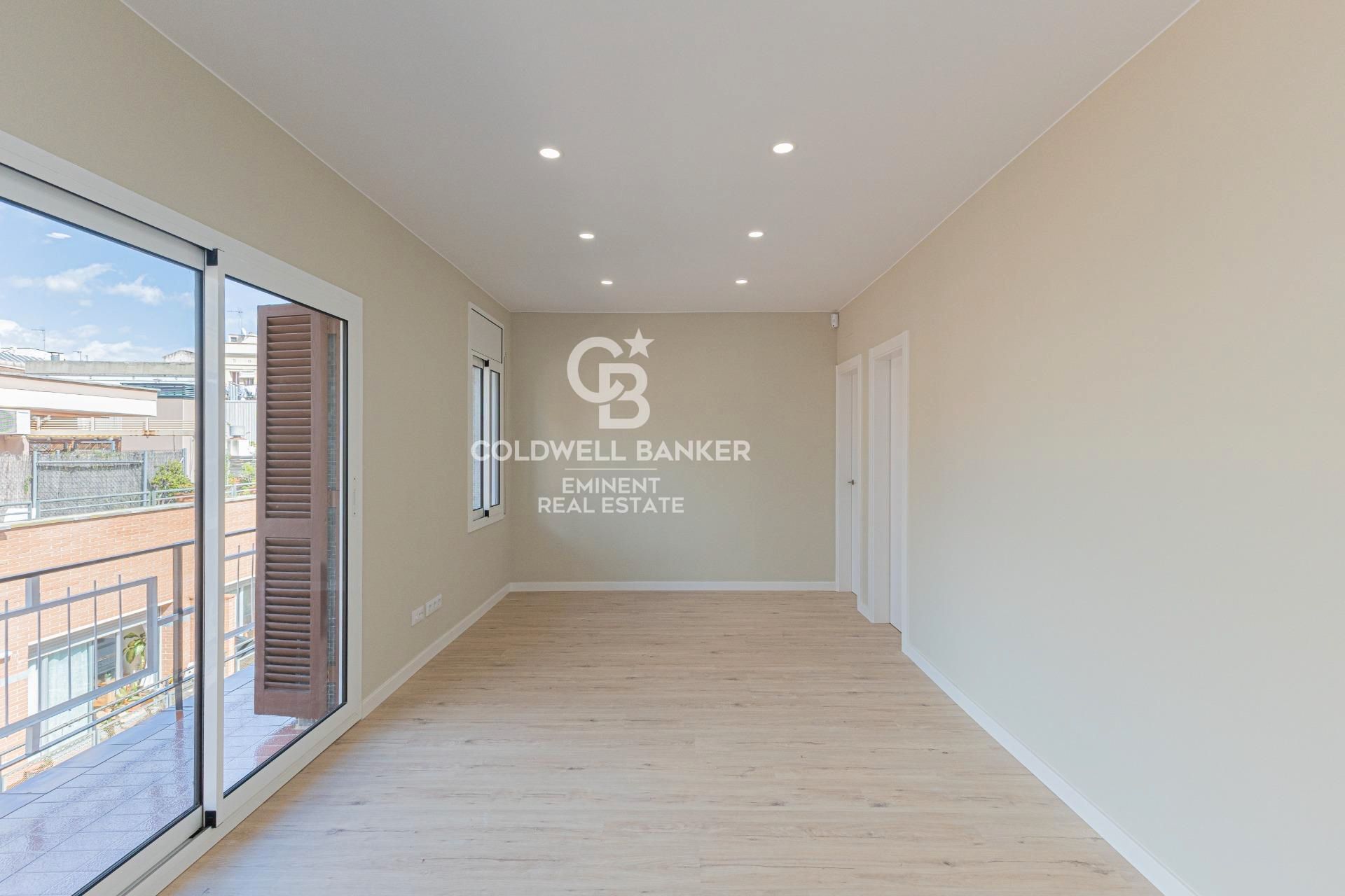 Vista exterior de Pis en venda en Sant Feliu de Llobregat amb Aire condicionat, Calefacció i Parquet