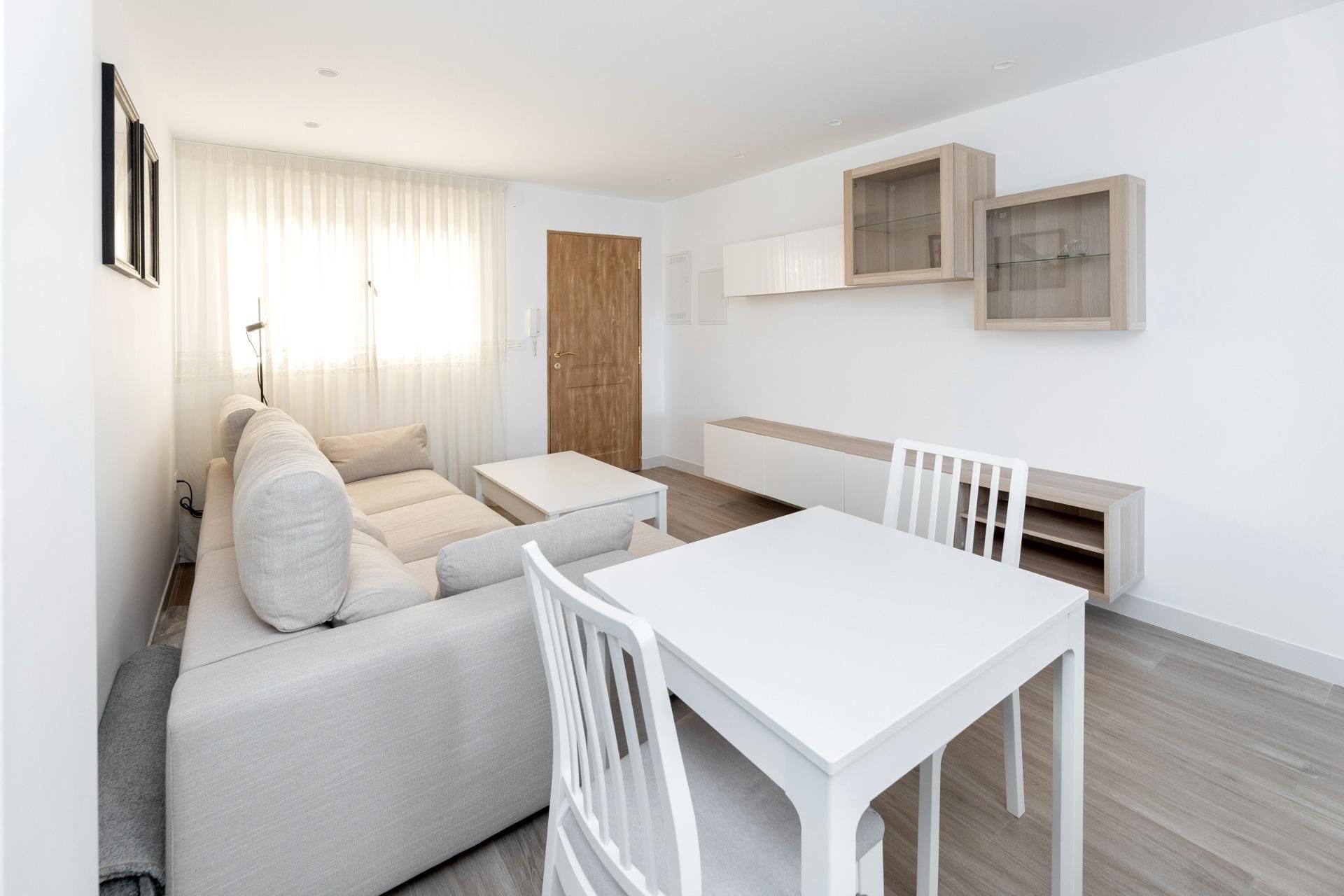 Sala d'estar de Apartament en venda en Churriana de la Vega amb Aire condicionat, Calefacció i Jardí privat