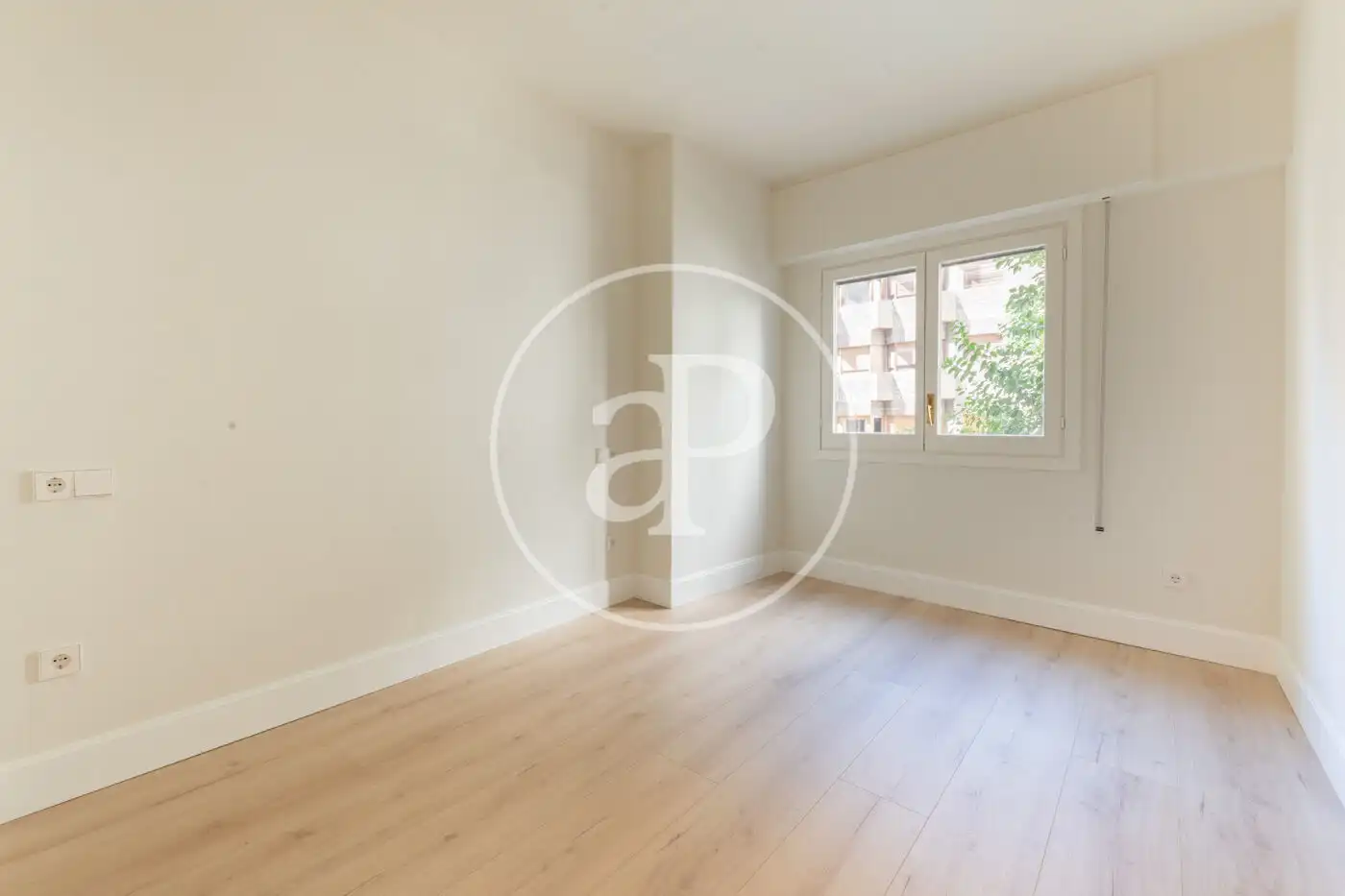Schlafzimmer von Wohnung zur Miete in Madrid mit Klimaanlage, Heizung und Privatgarten
