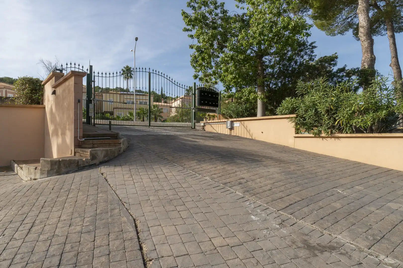 Vista exterior de Casa adosada en venda en Calvià amb Aire condicionat, Calefacció i Terrassa
