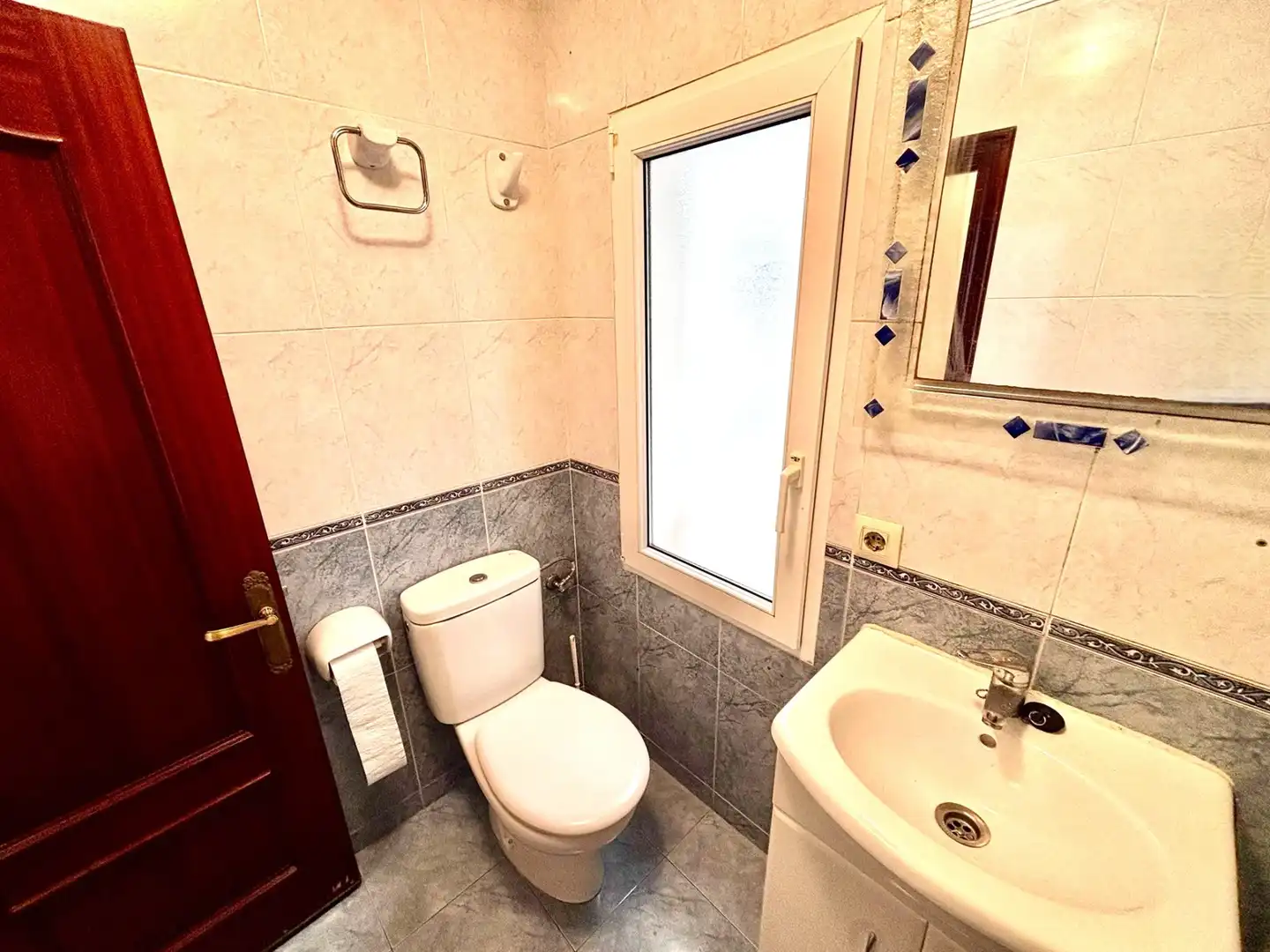 Baño de Piso en venta en Gijón  con Calefacción, Parquet y Amueblado