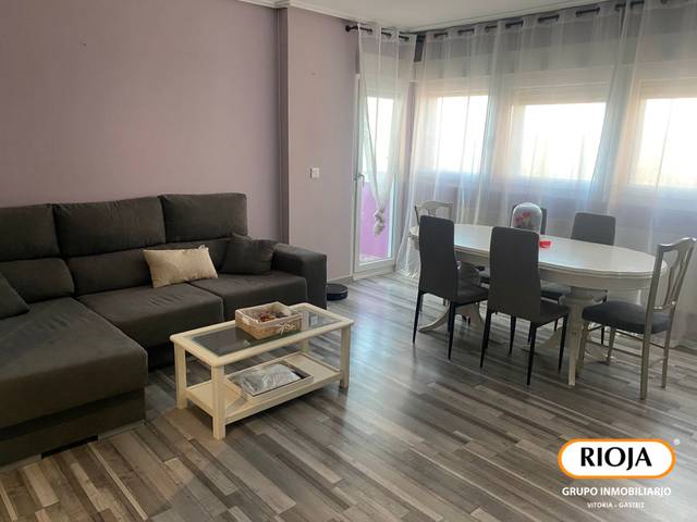 Piso en Venta en Avenida de Los Huetos en Sansomendi