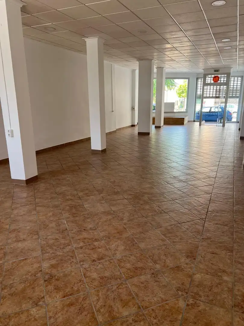 Local comercial en venda a Baena, imagen 4