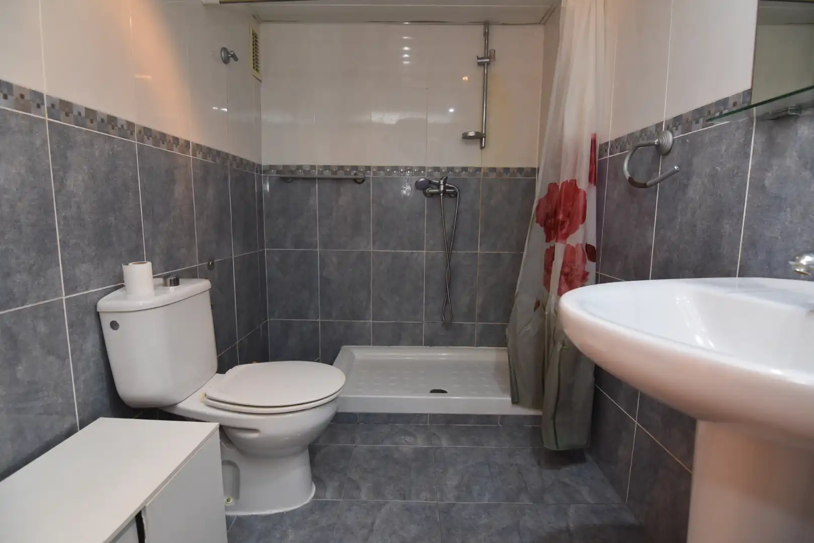 Badezimmer von Wohnung zum Verkauf in Pineda de Mar mit Balkon