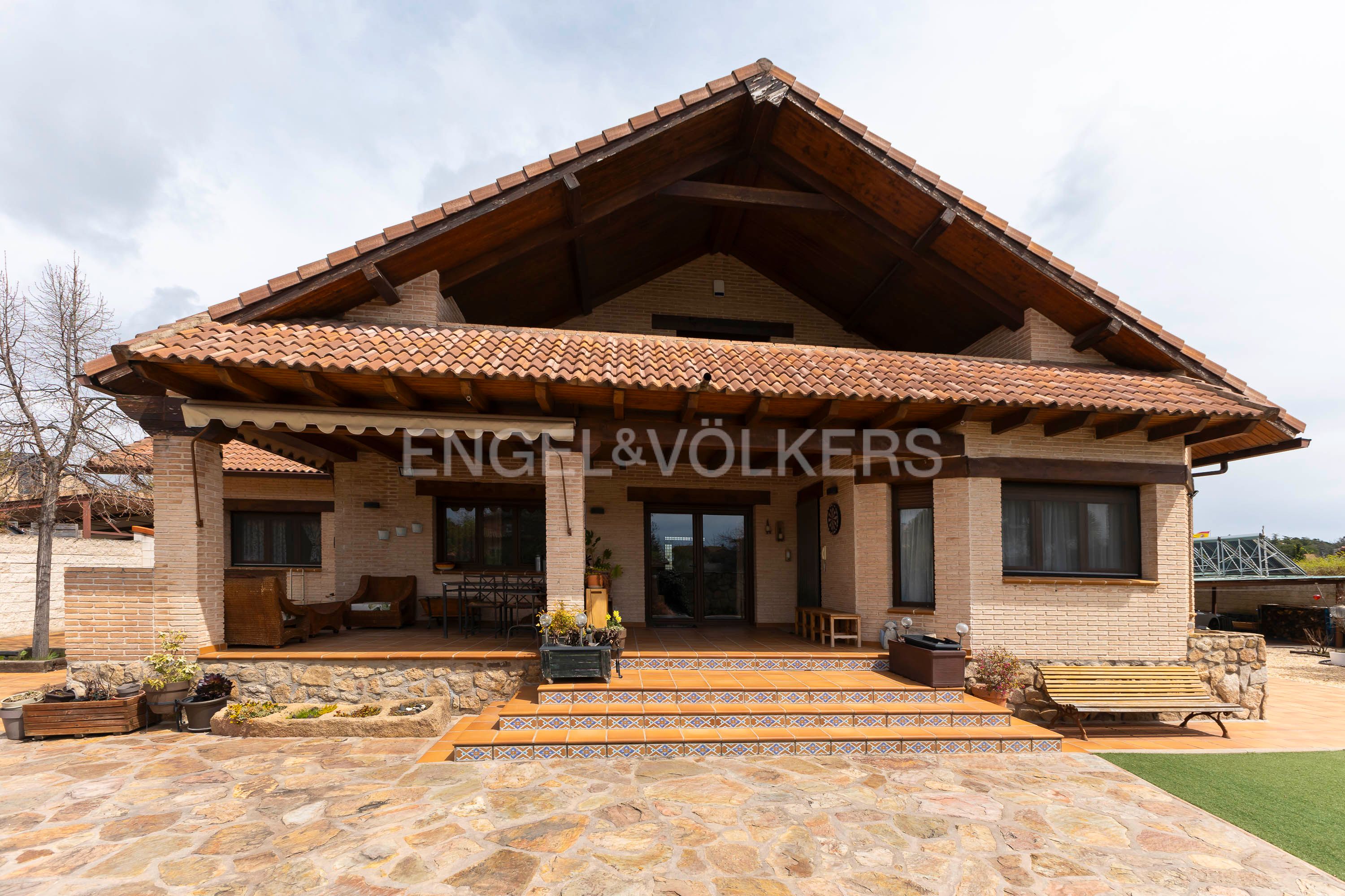Exterior view of House or chalet for sale in Soto del Real  with Heating, Private garden and Terrace