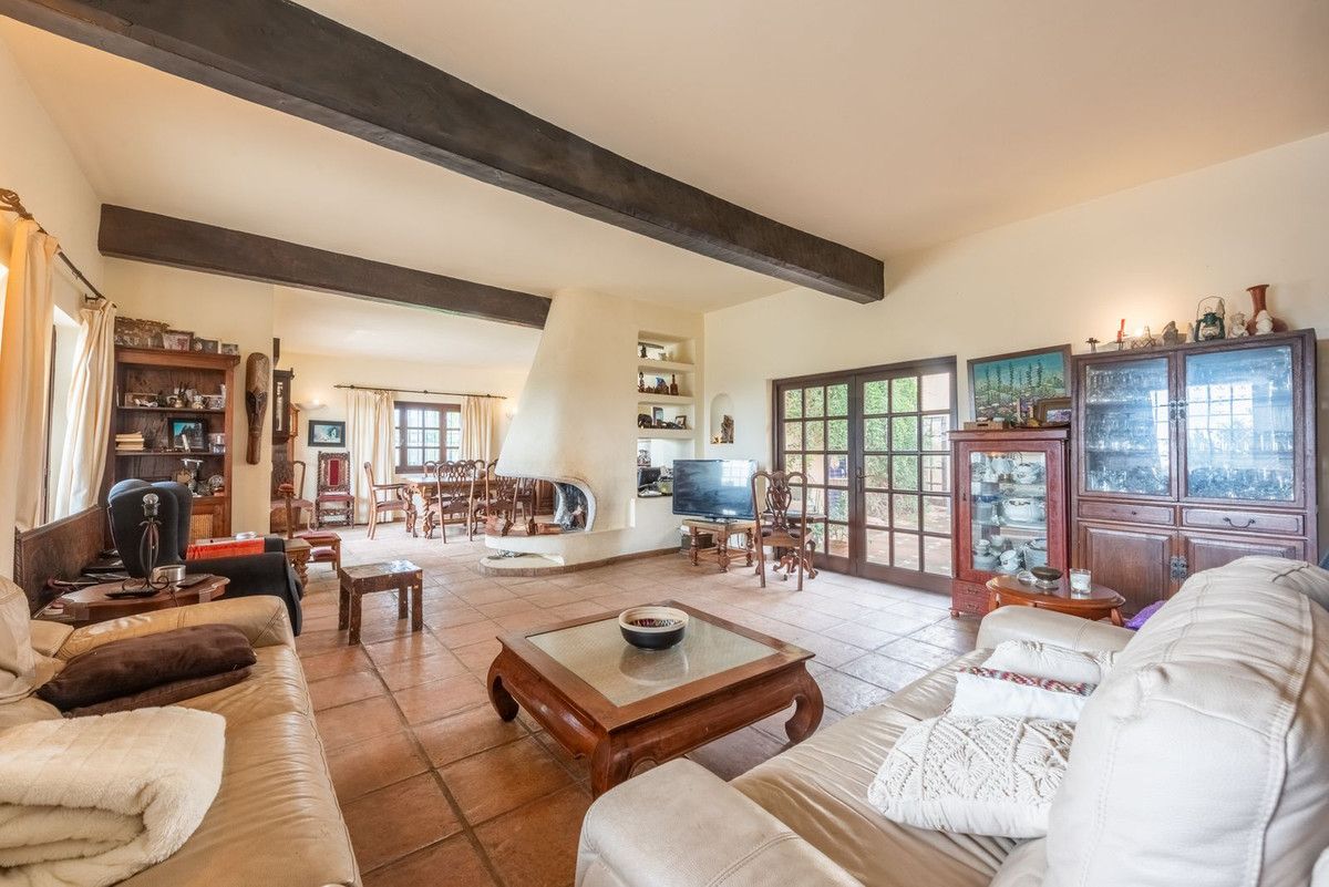 Living room of Country house for sale in Estepona  with Air Conditioner, Private garden and Terrace