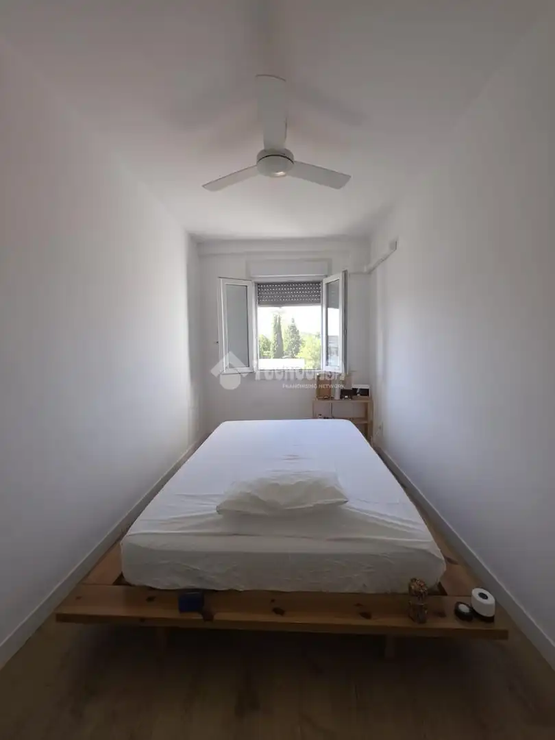 Bedroom of Flat for sale in Sevilla  with Air Conditioner, Terrace and Balcony