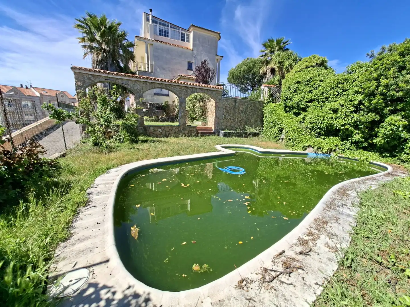 Swimming pool of Houses for sale in Plasencia  with Air Conditioner